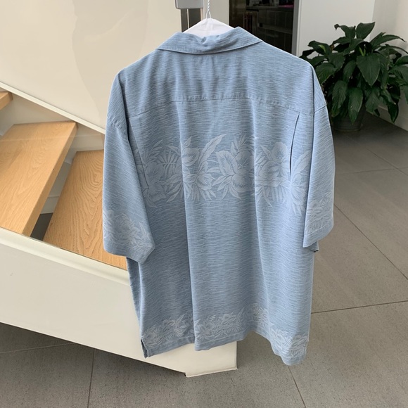 Men’s Tommy Bahama shirt - Picture 2 of 2